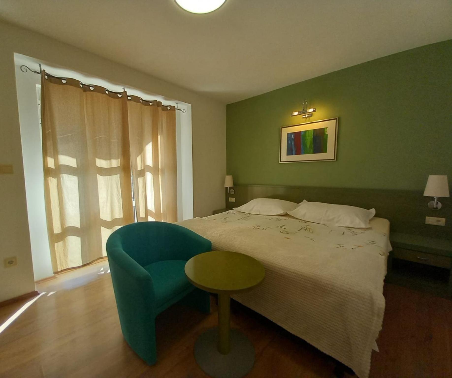 Apartmani Mistral Makarska Bilik gambar