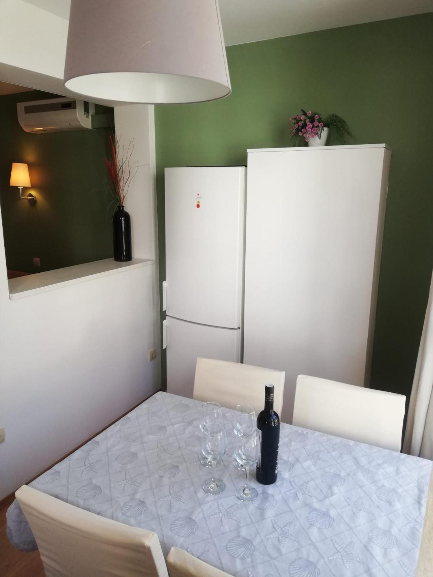 Apartmani Mistral Makarska Bilik gambar