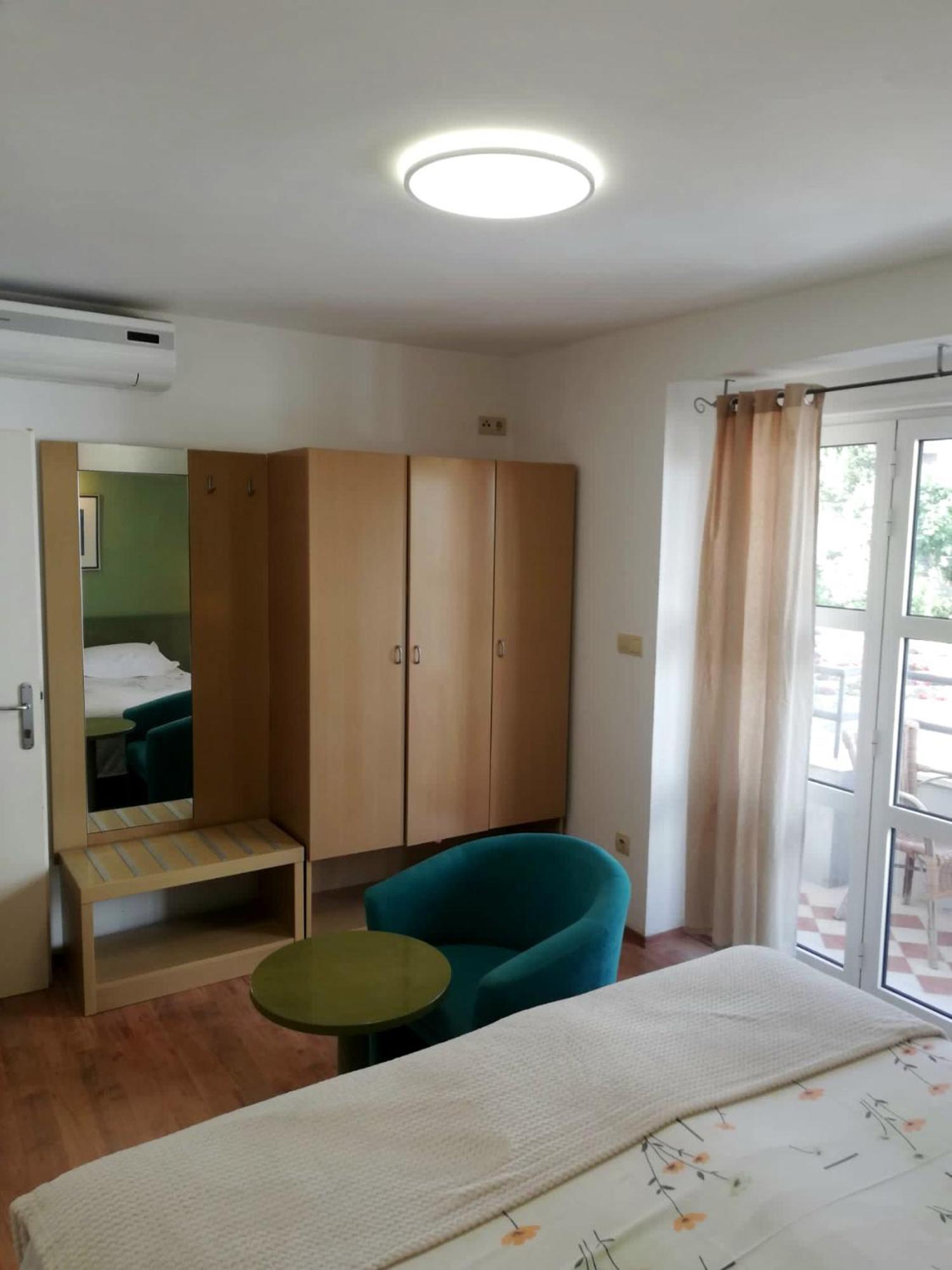 Apartmani Mistral Makarska Bilik gambar