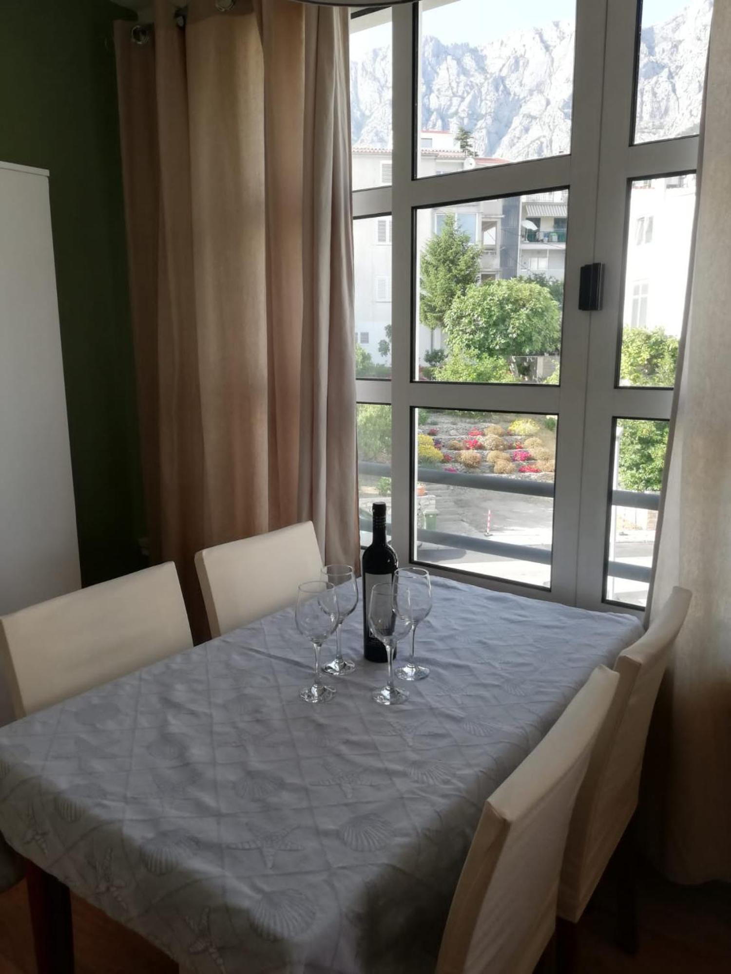 Apartmani Mistral Makarska Bilik gambar